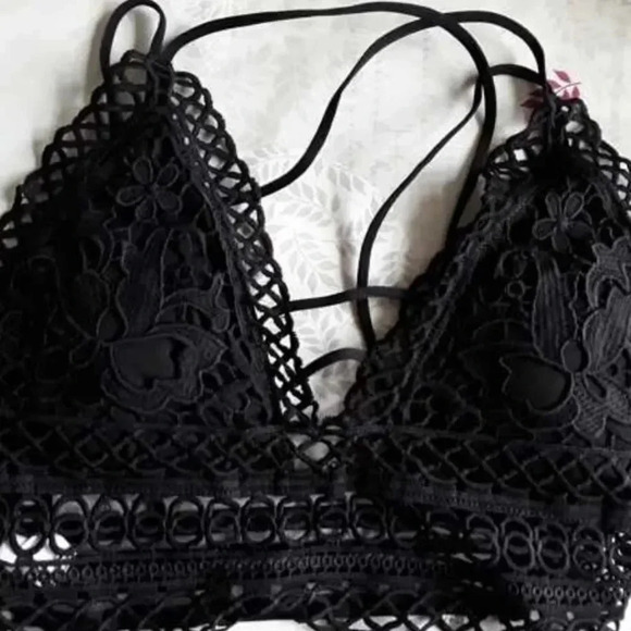 NEW! Black Flower Crochet Lace Strappy Bralette - Picture 4 of 6